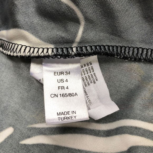 Madonna, Lightweight Summer Dress, Black & White Floral, US Size 4 - Picture 7 of 7